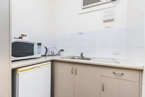 Hi 5 Glenelg Studio Apartment - Accommodation Redcliffe 7
