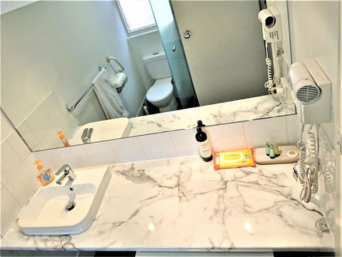 Hi 5 Glenelg Studio Apartment - Accommodation Redcliffe 5