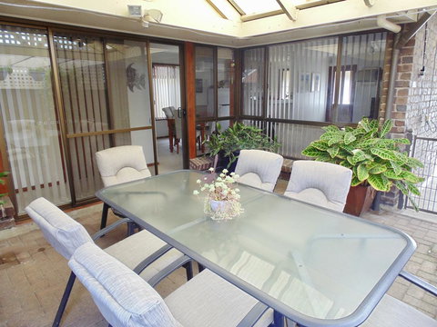 Baronet B & B - Accommodation Redcliffe 16