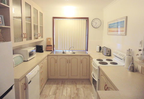 Baronet B & B - Accommodation Redcliffe 8