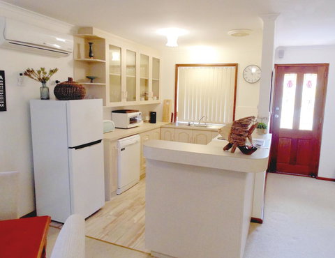 Baronet B & B - Accommodation Redcliffe 9