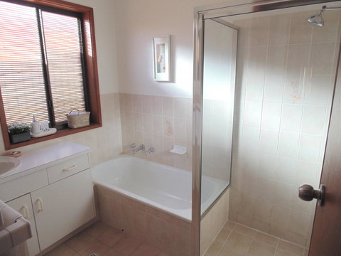 Baronet B & B - Accommodation Redcliffe 13