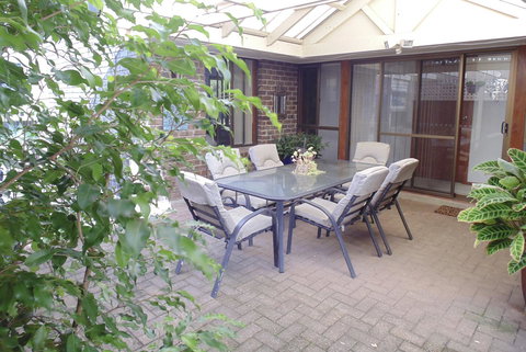 Baronet B & B - Accommodation Redcliffe 15