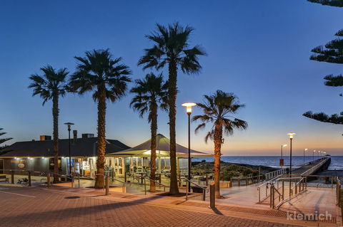 The Beach House @ Grange - Accommodation Redcliffe 3