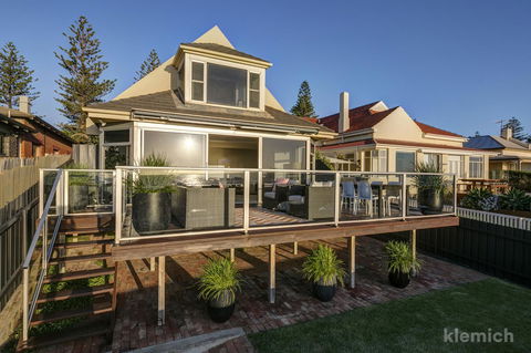 The Beach House @ Grange - Accommodation Redcliffe 8