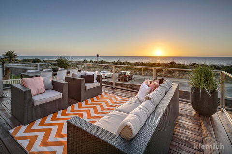 The Beach House @ Grange - Accommodation Redcliffe 2