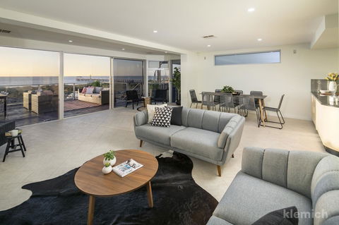 The Beach House @ Grange - Accommodation Redcliffe 4