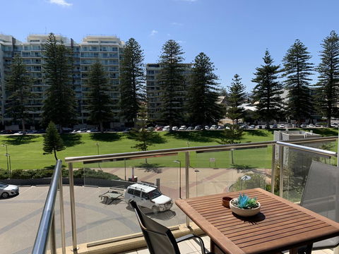 Luxury Beachside Accomodation - Accommodation Redcliffe 0
