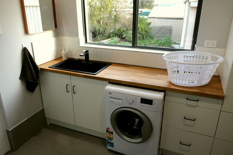 The Purple Door On Seaview - Accommodation Redcliffe 12
