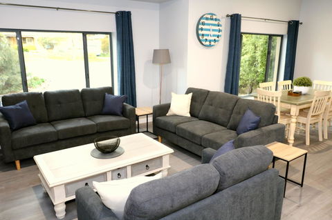 The Purple Door On Seaview - Accommodation Redcliffe 6
