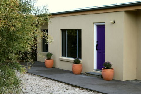 The Purple Door On Seaview - Accommodation Redcliffe 1