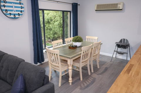 The Purple Door On Seaview - Accommodation Redcliffe 5
