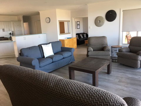 Emu Bay Holiday Homes - Accommodation Redcliffe 30