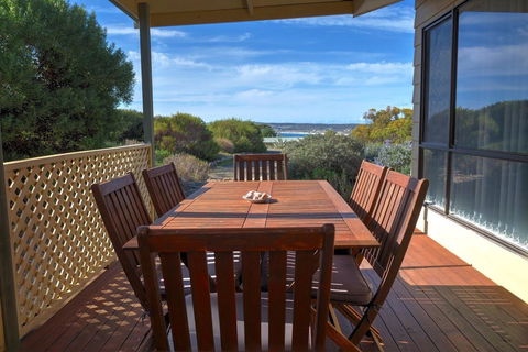Emu Bay Holiday Homes - Accommodation Redcliffe 6
