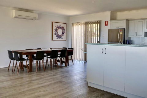 Emu Bay Holiday Homes - Accommodation Redcliffe 17