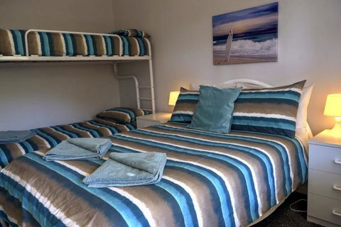 Emu Bay Holiday Homes - Accommodation Redcliffe 3