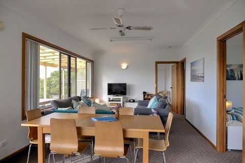 Emu Bay Holiday Homes - Accommodation Redcliffe 10