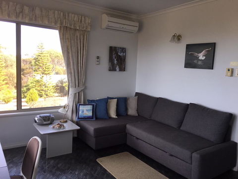 Emu Bay Holiday Homes - Accommodation Redcliffe 37