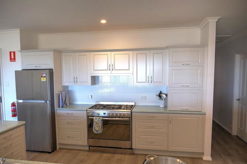 Emu Bay Holiday Homes - Accommodation Redcliffe 22
