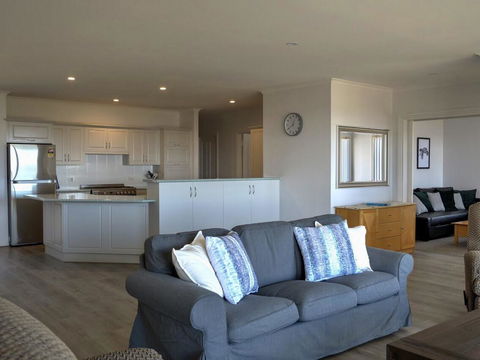 Emu Bay Holiday Homes - Accommodation Redcliffe 15