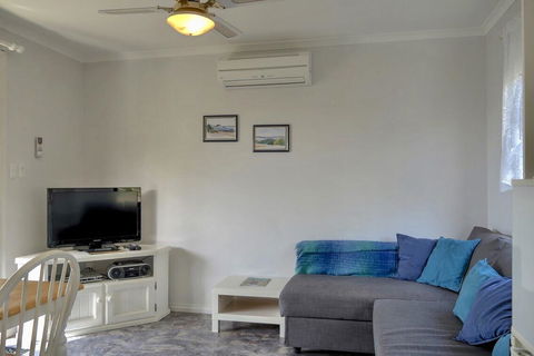 Emu Bay Holiday Homes - Accommodation Redcliffe 1