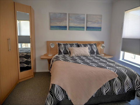 Emu Bay Holiday Homes - Accommodation Redcliffe 16