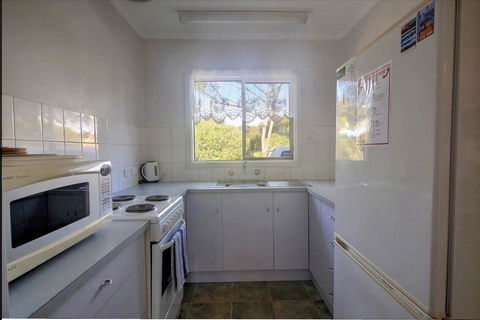 Emu Bay Holiday Homes - Accommodation Redcliffe 4