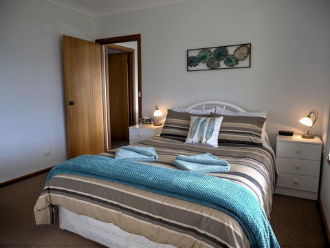 Emu Bay Holiday Homes - Accommodation Redcliffe 11