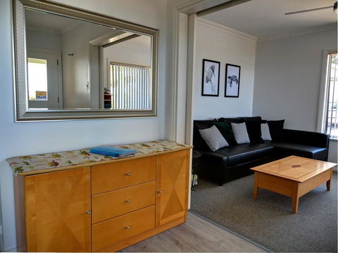 Emu Bay Holiday Homes - Accommodation Redcliffe 24