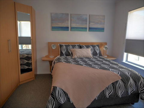 Emu Bay Holiday Homes - Accommodation Redcliffe 23