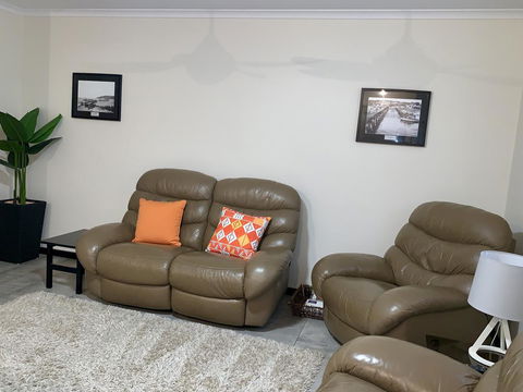 Inna Nutshell - Accommodation Redcliffe 5