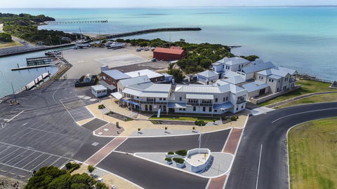 Aloha Waterfront Properties - Accommodation Redcliffe 1