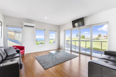 Aloha Waterfront Properties - Accommodation Redcliffe 30
