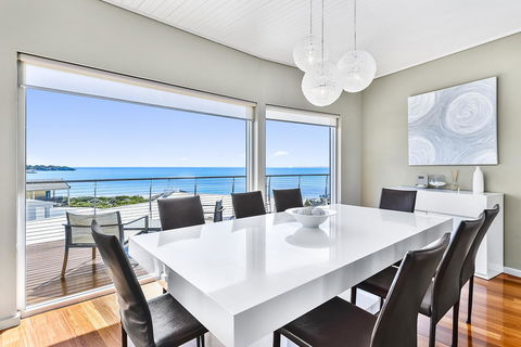 Aloha Waterfront Properties - Accommodation Redcliffe 11