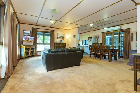 Rustic On 13th - Accommodation Redcliffe 3