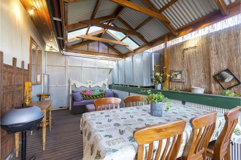 Rustic On 13th - Accommodation Redcliffe 9