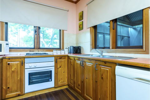 Rustic On 13th - Accommodation Redcliffe 6