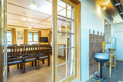 Rustic On 13th - Accommodation Redcliffe 11