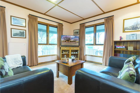 Rustic On 13th - Accommodation Redcliffe 4