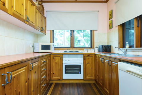 Rustic On 13th - Accommodation Redcliffe 5