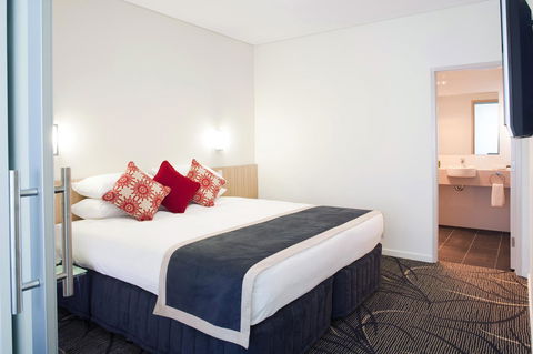 Adelaide Rockford - Accommodation Redcliffe 8