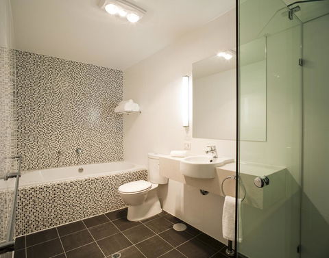 Adelaide Rockford - Accommodation Redcliffe 17