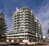 Oaks Liberty Towers - Accommodation Redcliffe