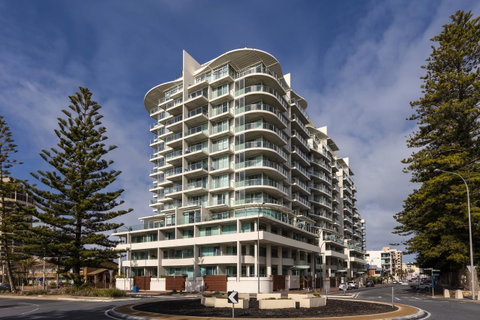 Oaks Glenelg Liberty Suites - Accommodation Redcliffe 0
