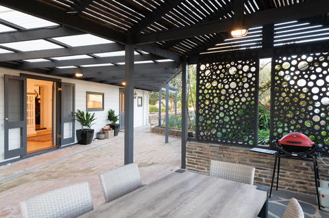 The Other House - Accommodation Redcliffe 13