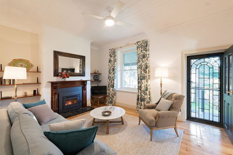 The Other House - Accommodation Redcliffe 7