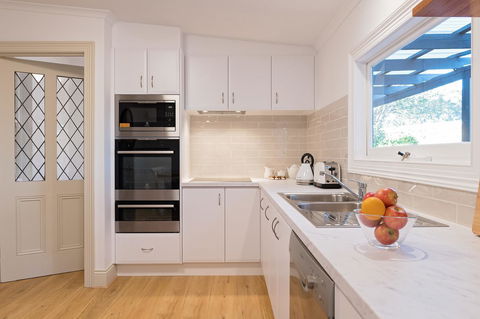 The Other House - Accommodation Redcliffe 10