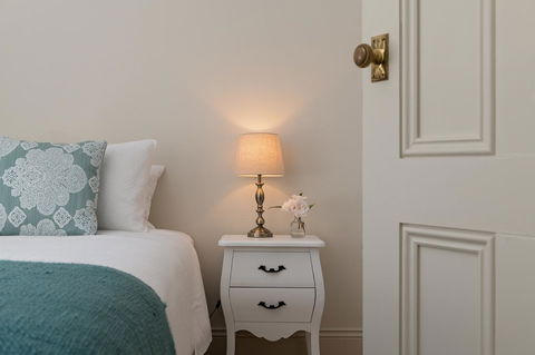 The Other House - Accommodation Redcliffe 16