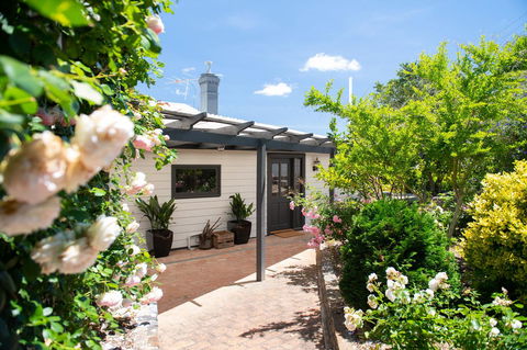 The Other House - Accommodation Redcliffe 5