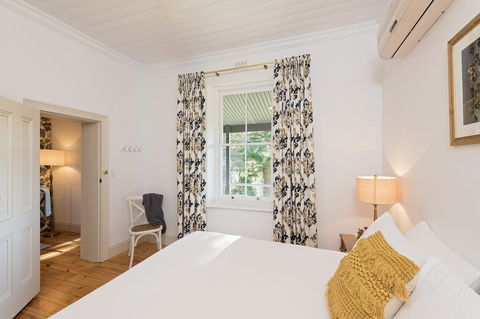 The Other House - Accommodation Redcliffe 15